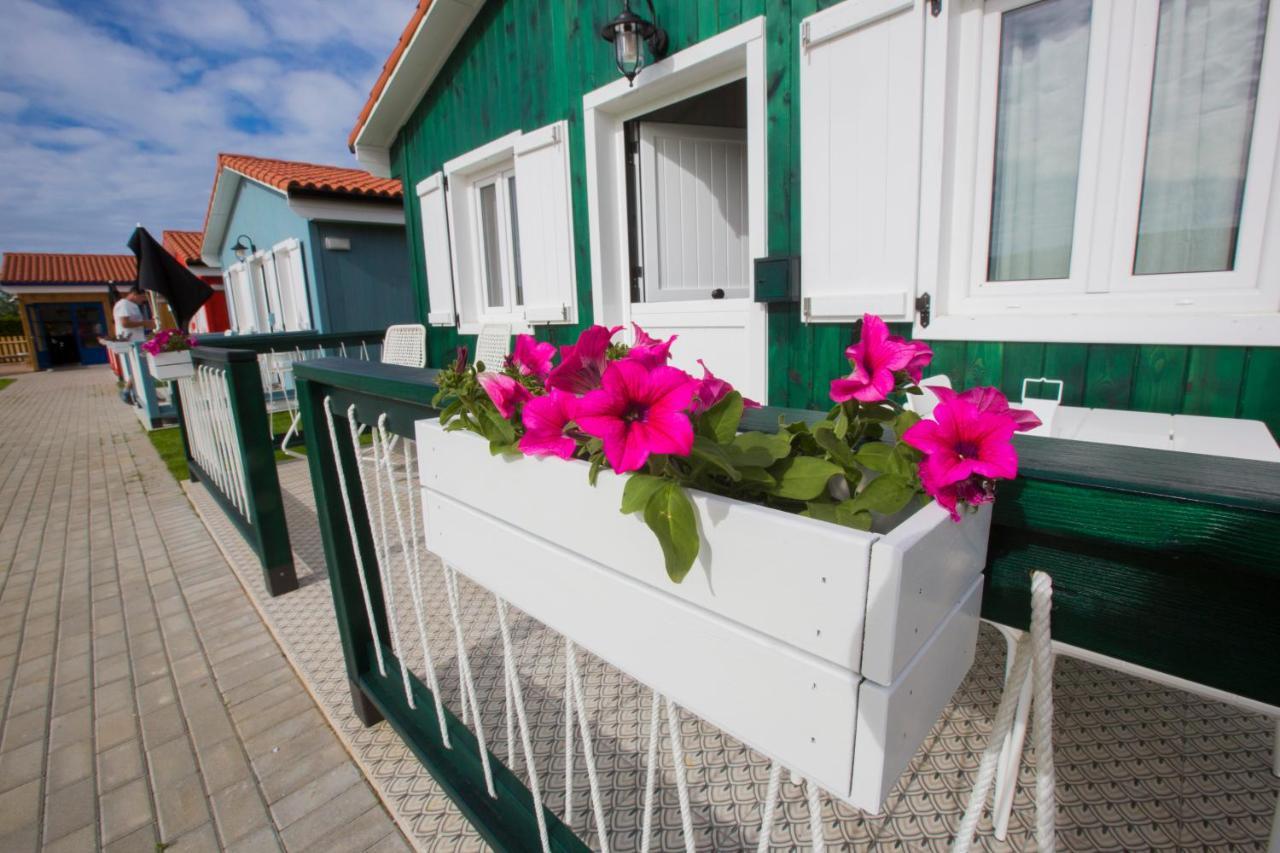 Cabanas De Vendaval Malpica Bagian luar foto